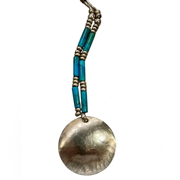 Turquoise beaded Silver Disc Pendant Necklace. PERFECT FOR SUMMER☀️☀️☀️ - Picture 5 of 8